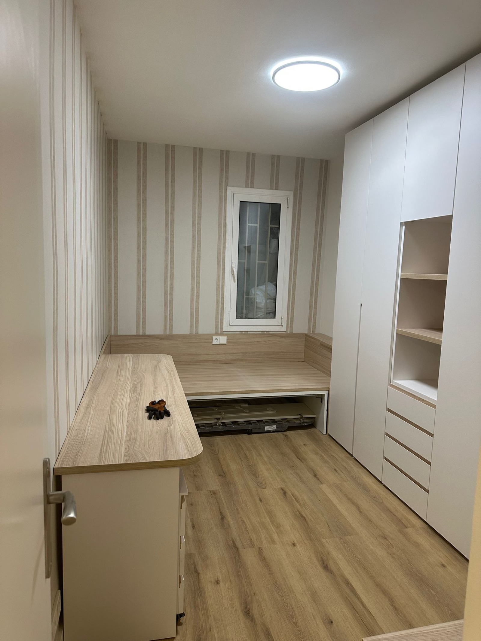 Interiores · Dormitorio con parquet y armario a medida — Reformas Gran Decor Barcelona